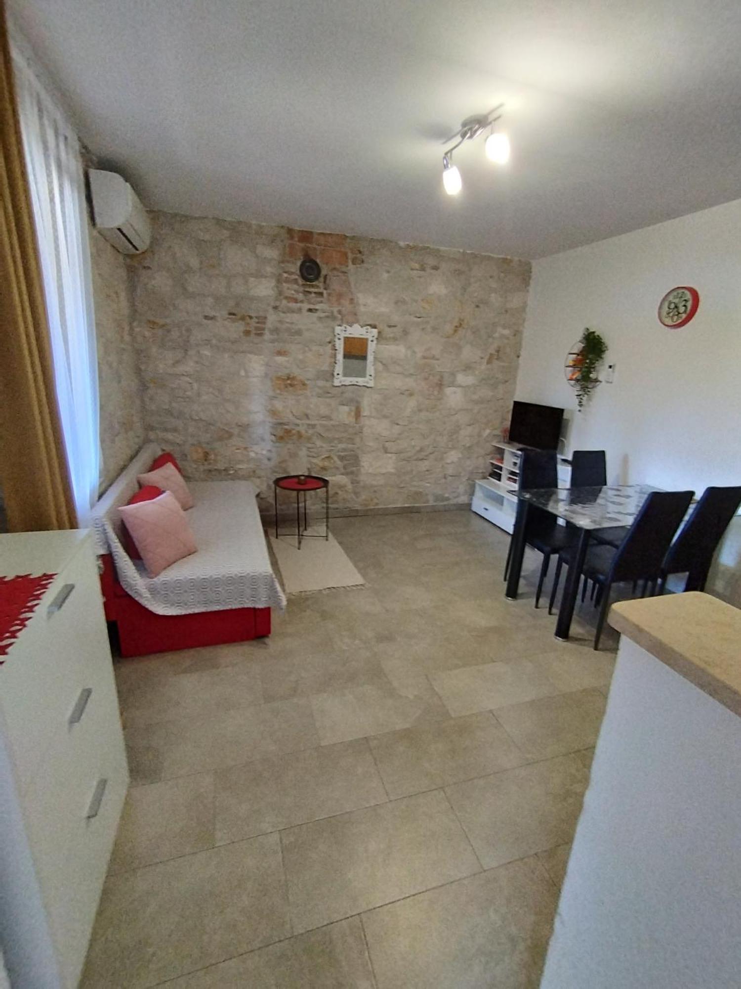 Apartmani Memic 100 M Do Plaze, Apartments Memic Only 100M From Beach Porec Exterior photo